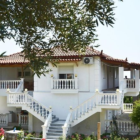 Helen Apartments Lukove Bagian luar foto